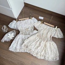 Đầm ren hoa trễ vai váy xòe