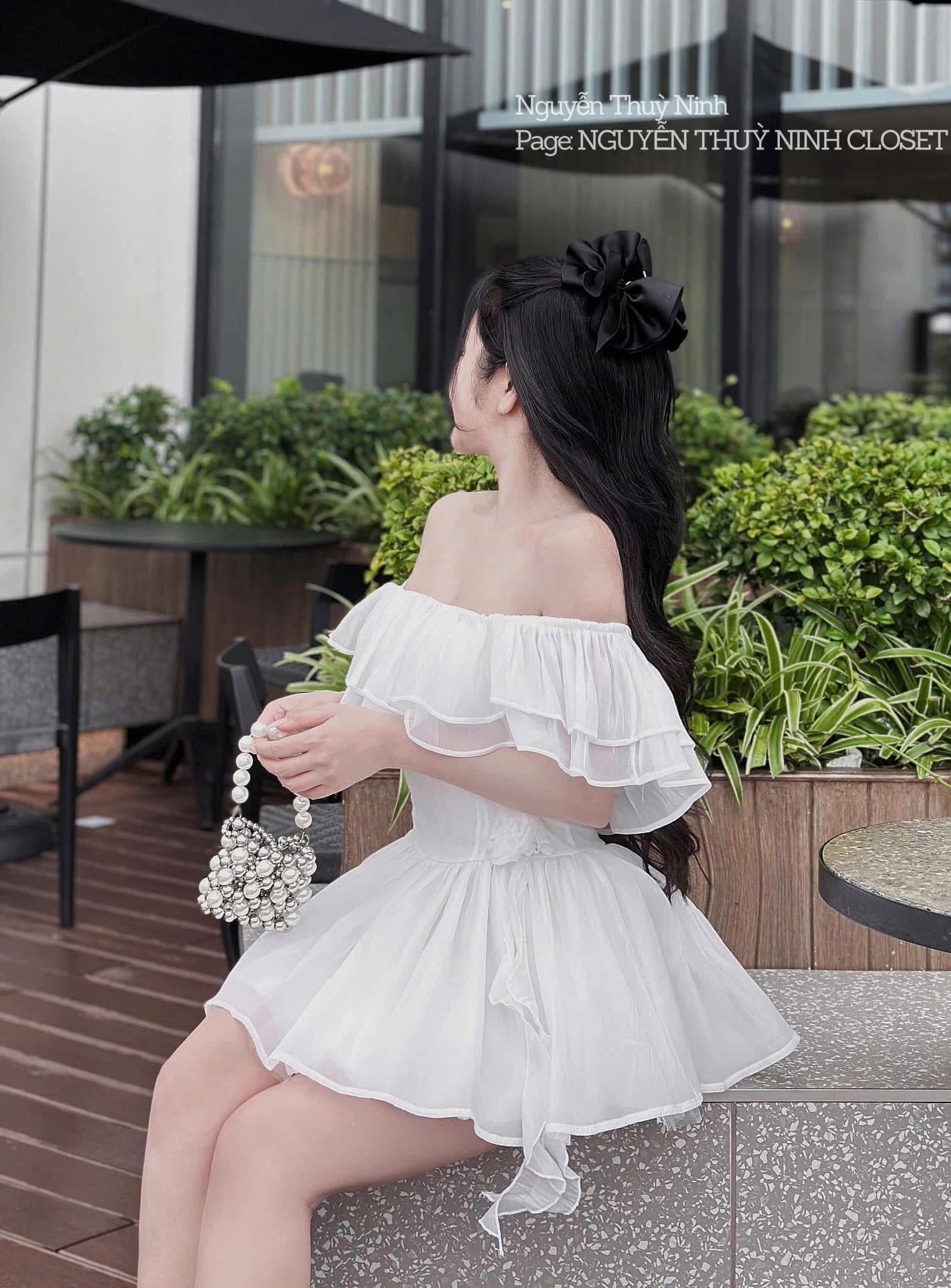 Áo Croptop Ôm Body Nữ – Sự Kết Hợp Hoàn Hảo Giữa Phong Cách và Tiện Lợi